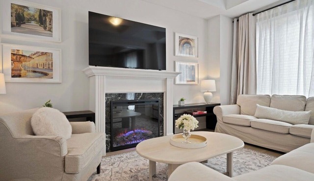 Lux Townhouse Family friendly in Upper Oakville