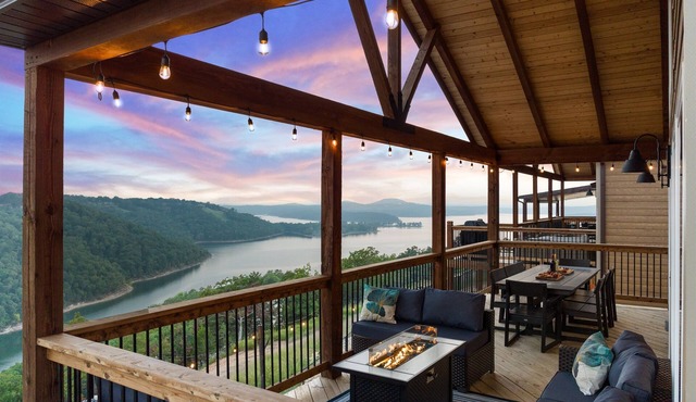 Lux Views! Indoor-Outdoor Pools, Firepits, Arcades! Outdoor Fireplace & TV!