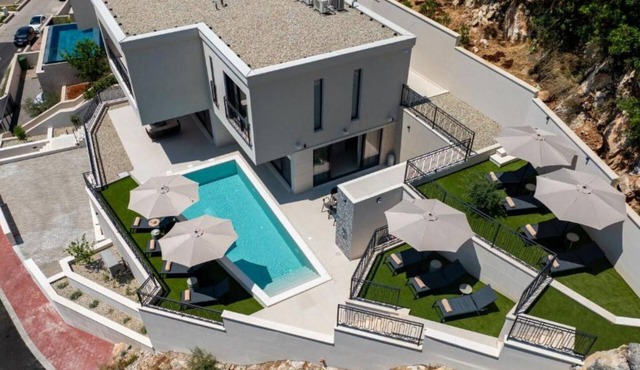 Lux Villa Mariva - Five bedroom Villa with pool