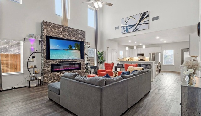Lux Villa Private Backyard 86” TV Theater Pong