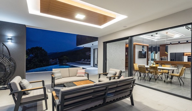 Lux villa w/pool and jacuzzi above Opatija