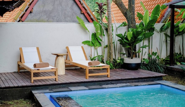 Lux Villa With Outdoor Pool & Garden