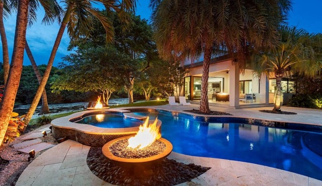 Lux Villa with pool on the water w Beach Access