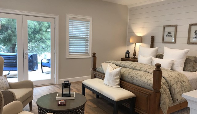 Lux Vineyard Escapes-Romantic Guest Suite