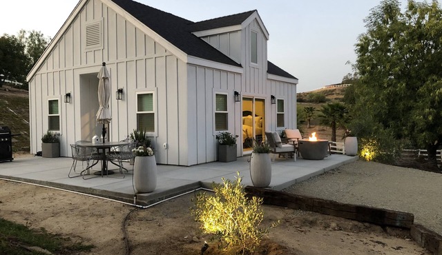 Lux Vineyard Escapes-Stylish Modern Barn