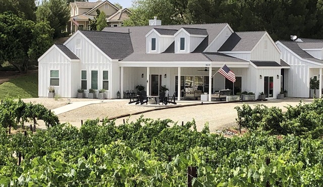 Lux Vineyard Escapes-Ultimate Modern Farm House