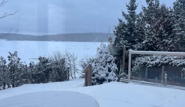 Lux Waterfront Private 4bd home