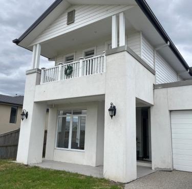 Luxarious room stay- 25 min to Melbourne Airport and next to Hume Freeway