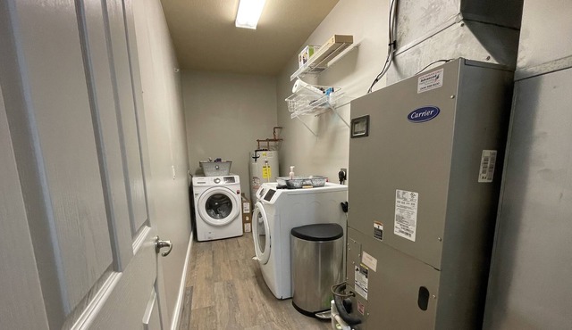 luxary condo near include 3 bd 3 bathroom and fire place