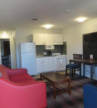 Luxbury Inn & Suites