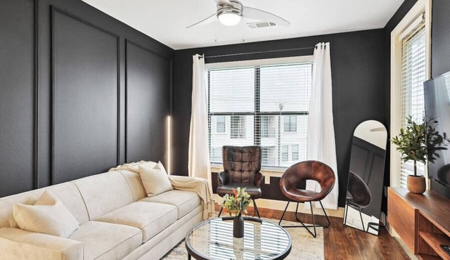 Luxe 1 Bedroom With Pool Near Toyota HQ & Legacy West