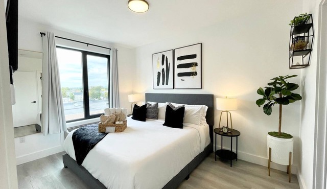 Luxe 1 BR KING Apt - near NYC, EWR, Prudential, NJPAC, American Dream, MetLife