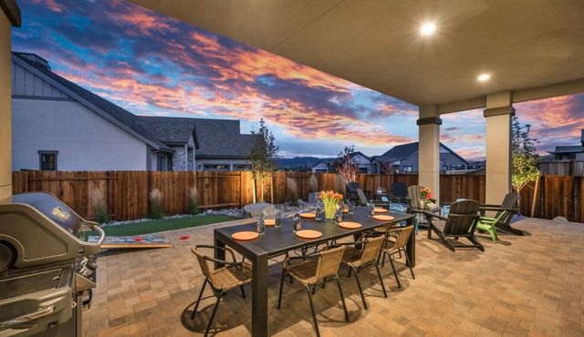 Luxe 1-Level Home | Family-Friendly | Lush Yard | Steps to Hike & Golf