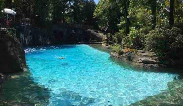 Luxe 10 guest Cottage Ski/Golf/Fire pit/Lakes/Hike