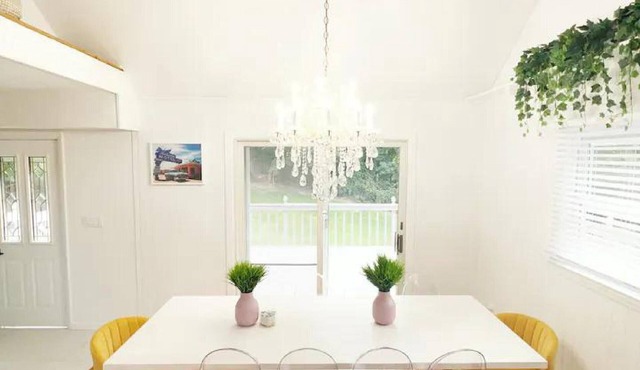 Luxe 10 guest Cottage Ski/Golf/Fire Pit/Lakes/Hike