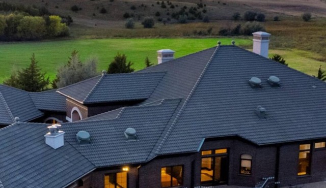 Luxe 10000sqf Estate - Event Venue/Pheasant Hunting/Sleeps 18/9 Beds/6.5 Bath