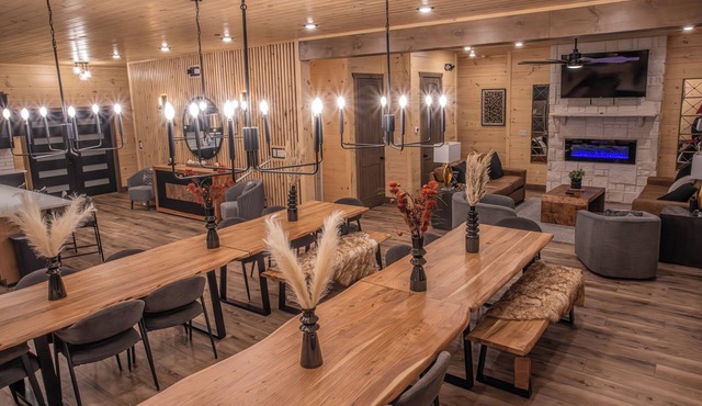 Luxe 12 BR Cabin, Indoor Pool, Theater, Sleeps 36