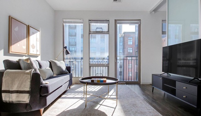 Luxe 1B w/W/D, Gym, Rooftop. Steps from T stop by Blueground