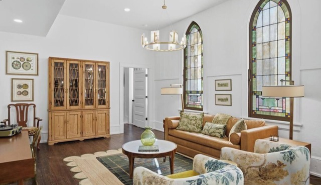 Luxe 1BR at the Raven Stained Glass Pool Parking