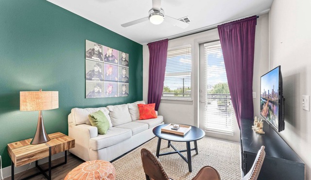 Luxe 1BR luxe suite close to Downtown w/fast WiFi