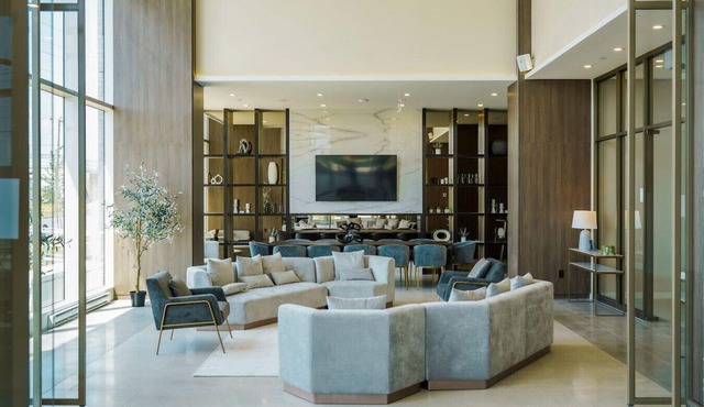 Luxe 1BR with Skyline views, Walk to Place Vertu