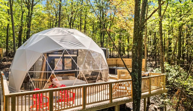 Luxe 2 Bed Dome w Hot Tub, Deck, Fire Pit & Bath