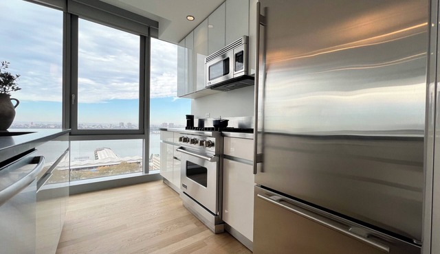 Luxe 2 bedroom apartment in Midtown - 24 hour doorman