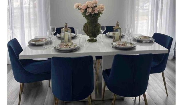 Luxe 2 bedroom home mins away from the city