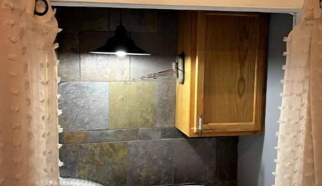 Luxe 2 Bedroom! New Hot Tub!