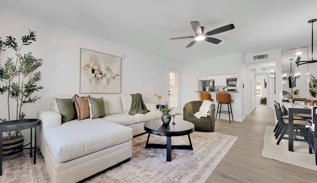 Luxe 2BR Condo Next to Pool, Trails & Mountain