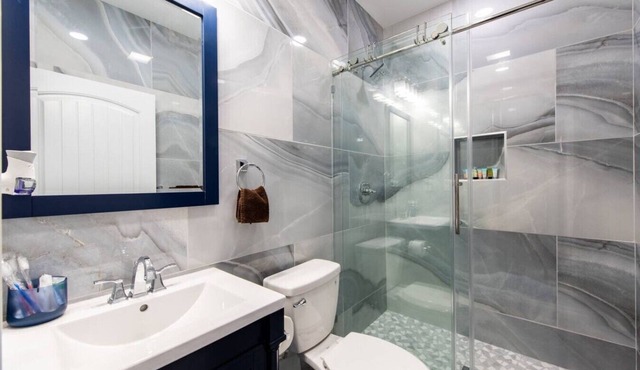 Luxe 2BR Home on Famous St./Sleeps 5/Pets Welcome