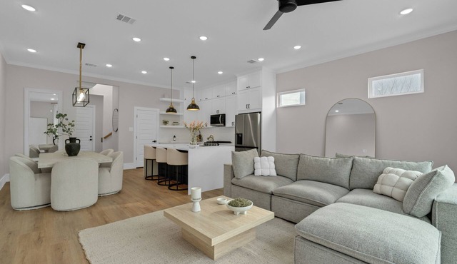 Luxe 2BR House Near NRG + Free Parking, AC, Fast WiFi & Optional Chauffeur
