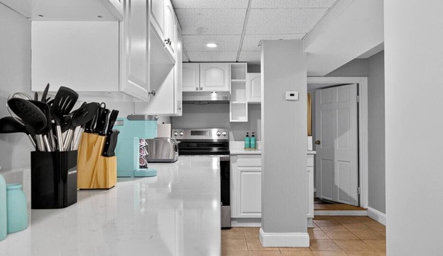 Luxe 2BR | Prime Location
