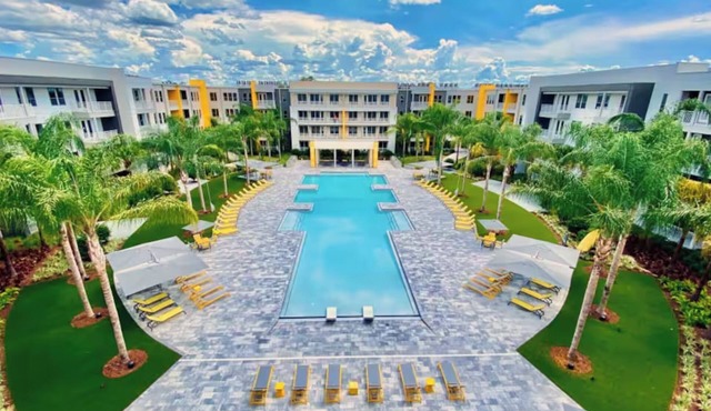 Luxe 2BR Retreat, Resort Style Pool, Near Mayo Clinic, Beaches & Town Center