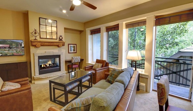 Luxe 2BR Ski-In/Ski-Out Retreat at Hyatt Mountain Lodge, Beaver Creek! Dec 9-13