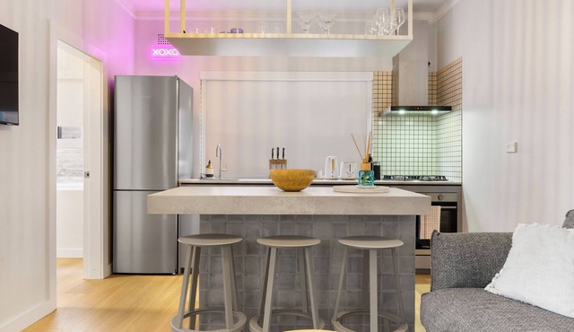 Luxe 2BR w/Smart TV Steps from Bondi Beach