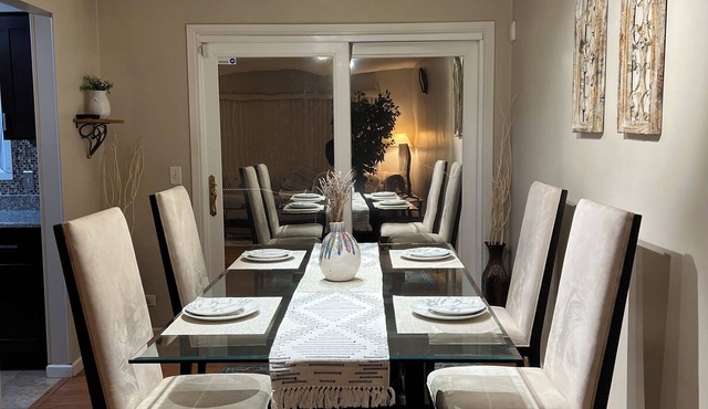 LUXE 3 BR, 2 BA + Hot Tub