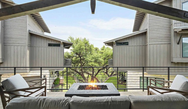 Luxe 3-Story Retreat | Pickleball | Firepit | BBQ