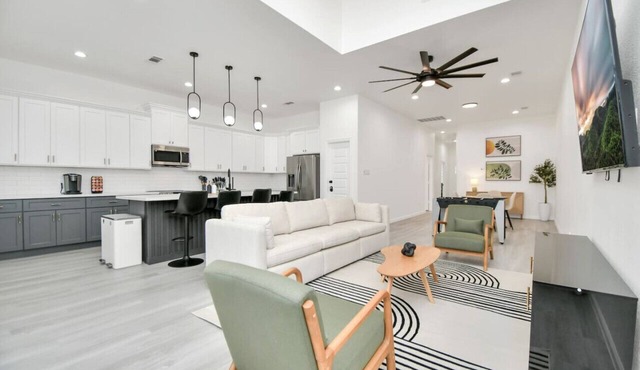 Luxe 3BR/2BA Near Downtown Sleeps 9 Netflix Wi-Fi