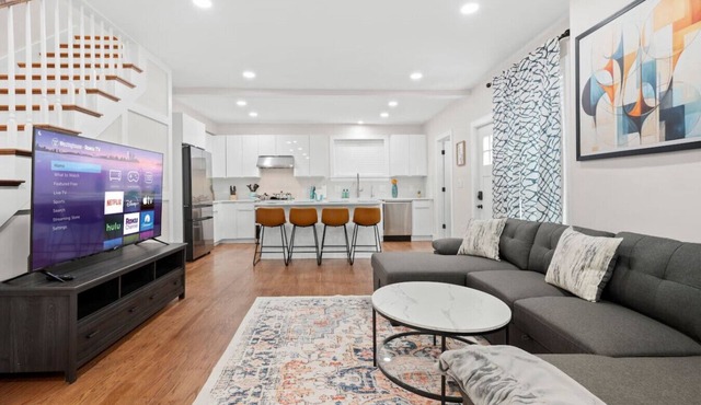 Luxe 3BR | Free Parking | Harvard/BU | ROKU TV