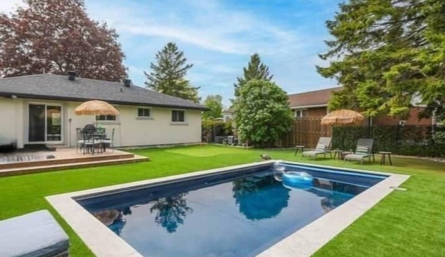 Luxe 3BR Home With Pool, Parking And 3-Hole Green