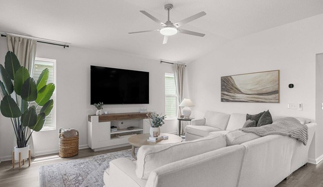 Luxe 3BR | Long & Short Stays l Walk to Eastport