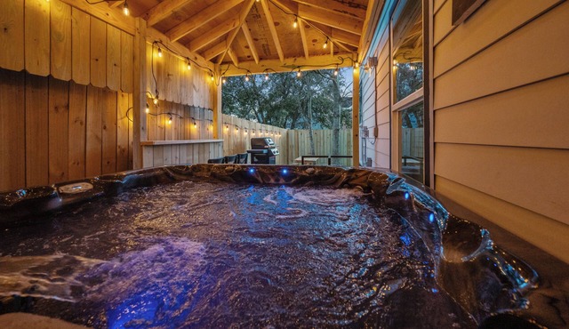Luxe 3BR Midtown + Private Jacuzzi