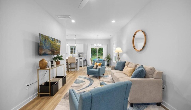 Luxe 3BR Min to Duke, Downtown, Hospitals, NCCU & DPAC Firepit & Sleeps 6