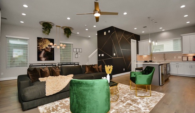 ⭐️LUXE⭐️ - 3BR | Mins to DOWNTOWN| Sleeps 8