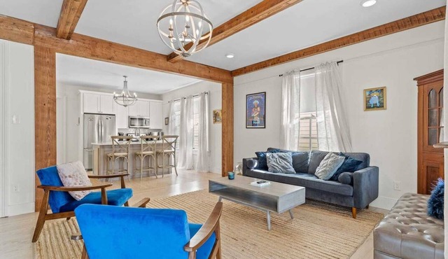 Luxe 3BR on Magazine St with private pool & patio. Sleeps 6, walk to cafés, near FQ & Superdome.