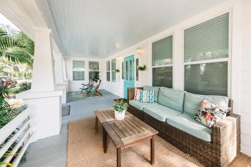 Luxe 3BR Retreat Nr Downtown & Pier Pet-Friendly