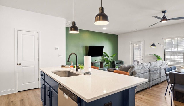 Luxe 3BR Townhouse to Uptown Charlotte