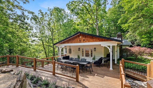 Luxe 3BR w Private Waterfall 15 min to Town