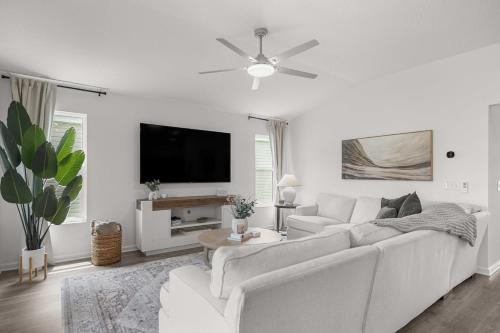 Luxe 3BR With Golf Cart, Long & Short Stays, Walk to Eastport